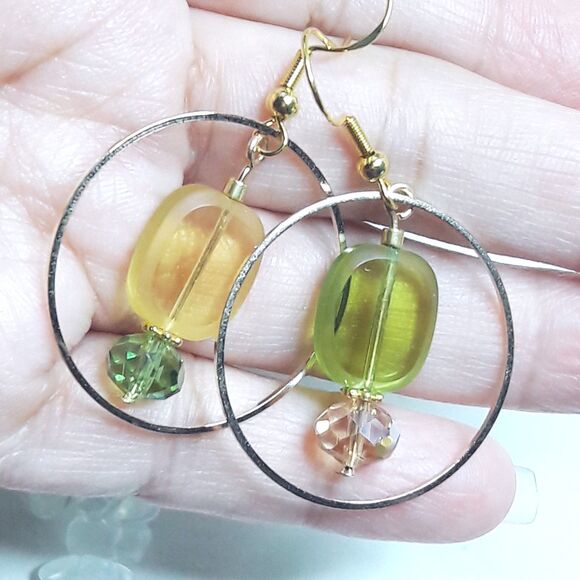 artisan earrings 525#mfs Harlequin hoops green amber crystal dangle earrings on - Picture 3 of 5